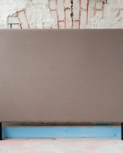 Sileä sängynpääty