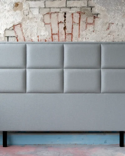 Ruudutettu sängynpääty