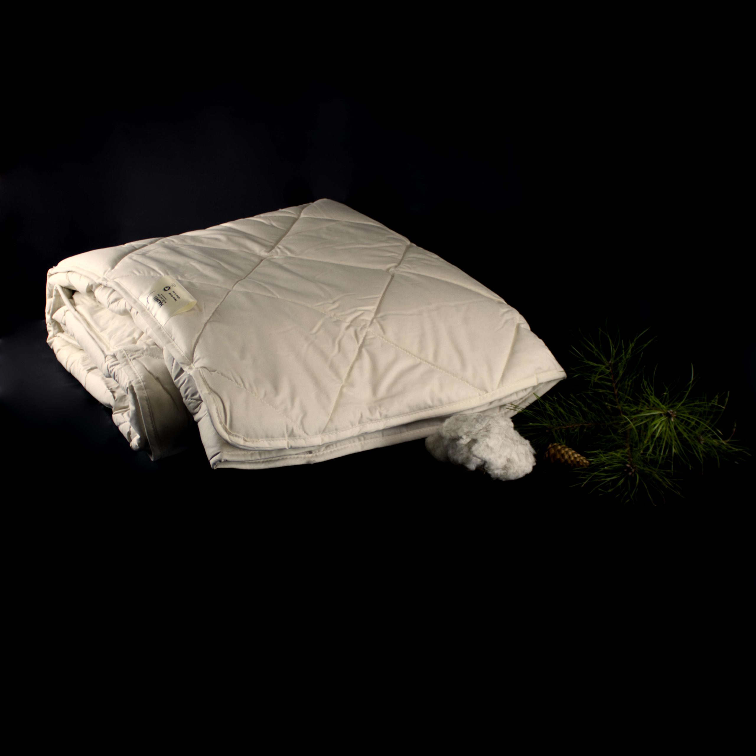 N2turel valkoinen luomulaatuinen ja luonnonkuituinen hamppu-puuvillapeitto.