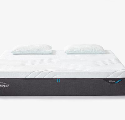 Tempur patjan uusi CoolQuilt -päällinen on vaalenansinertävä ja se on vetoketjulla kiinnitetty muuhun patjan verhoiluun.